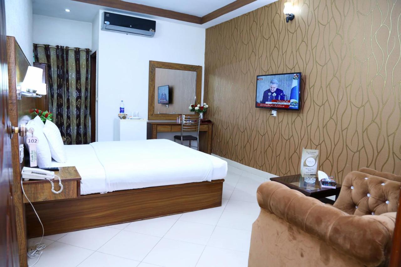 Fiesta Inn Hotel & Resorts Multan Exterior photo