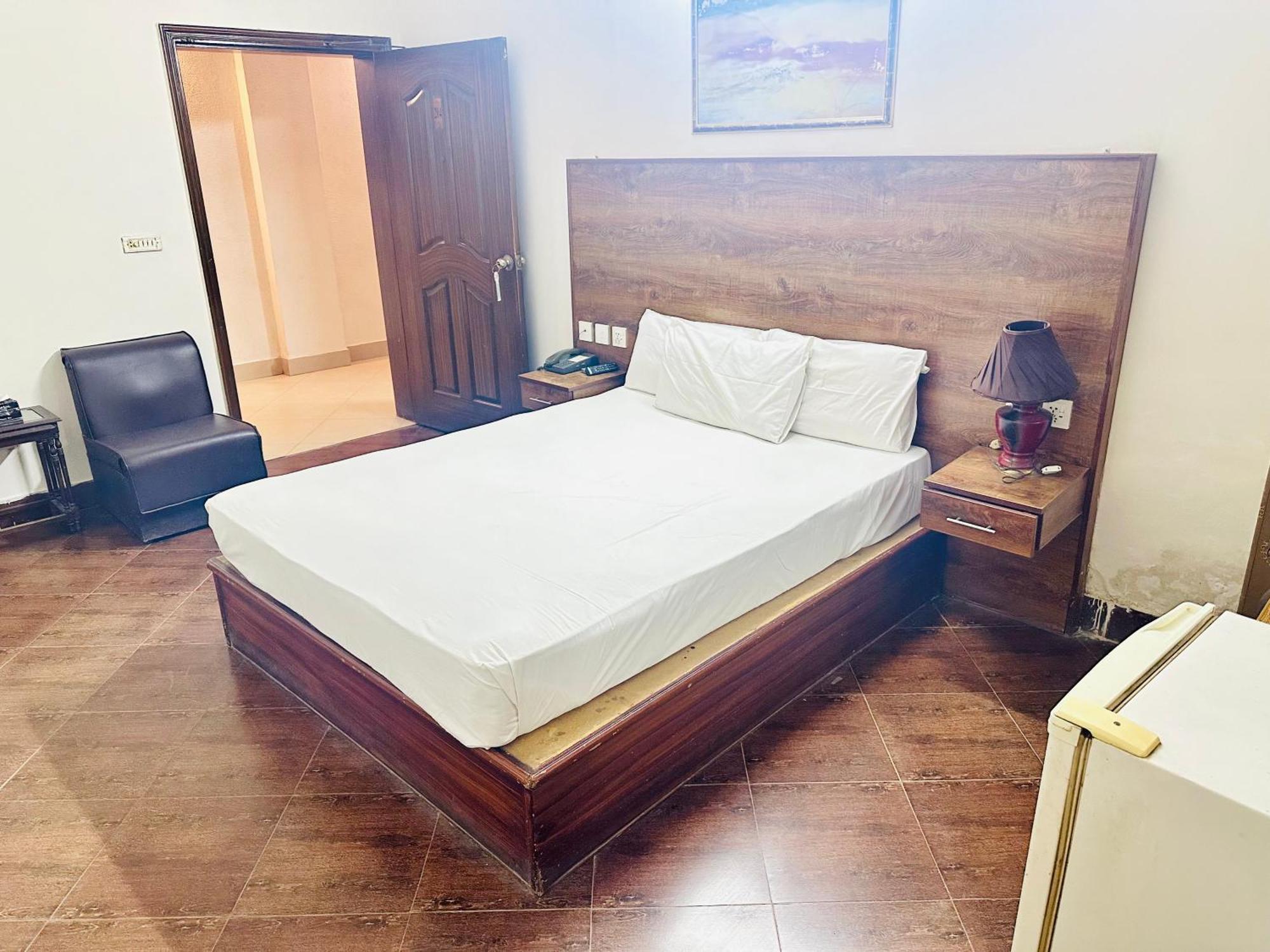 Fiesta Inn Hotel & Resorts Multan Exterior photo
