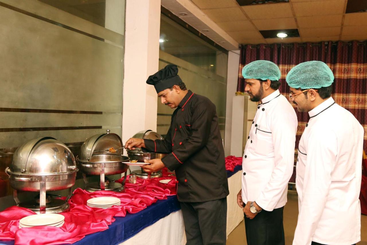 Fiesta Inn Hotel & Resorts Multan Exterior photo